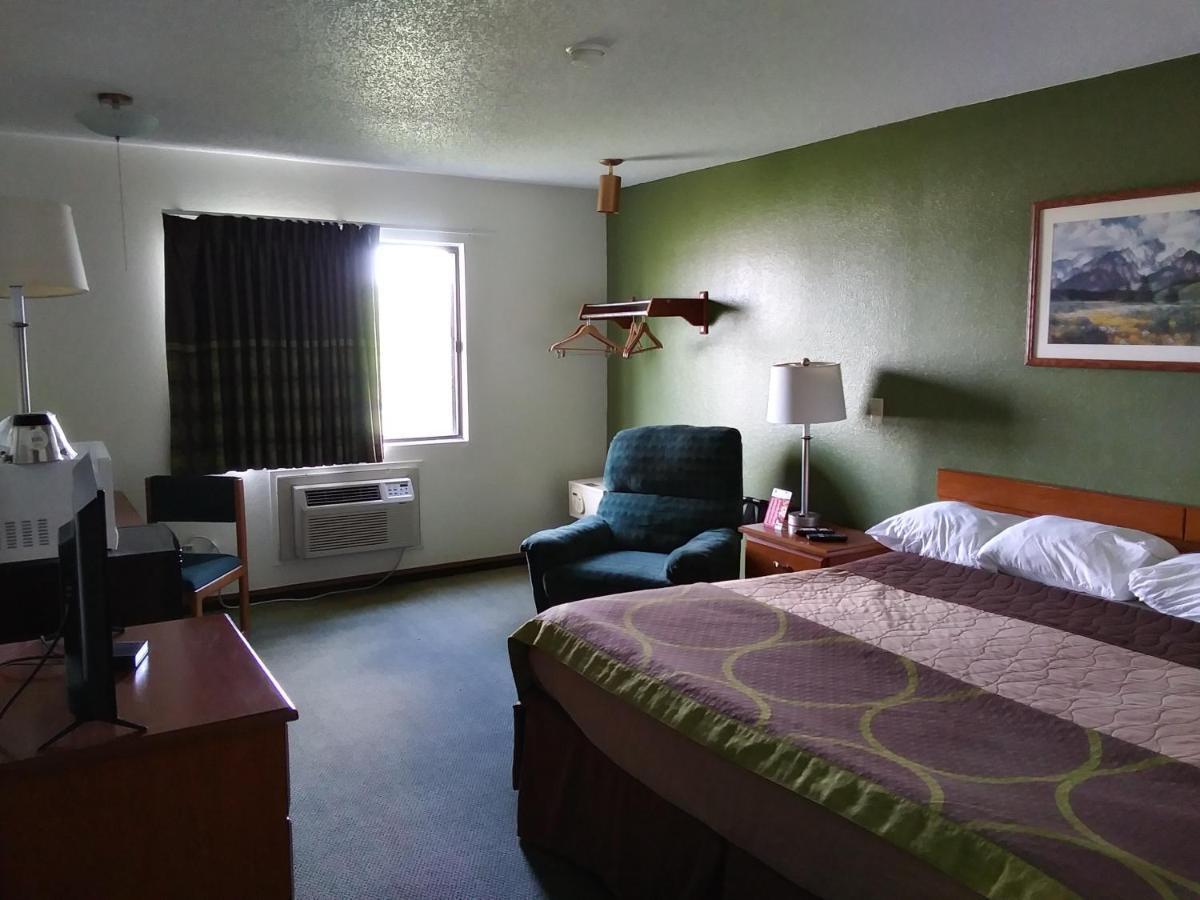 Amerihost Inn & Suites Kingdom City Экстерьер фото